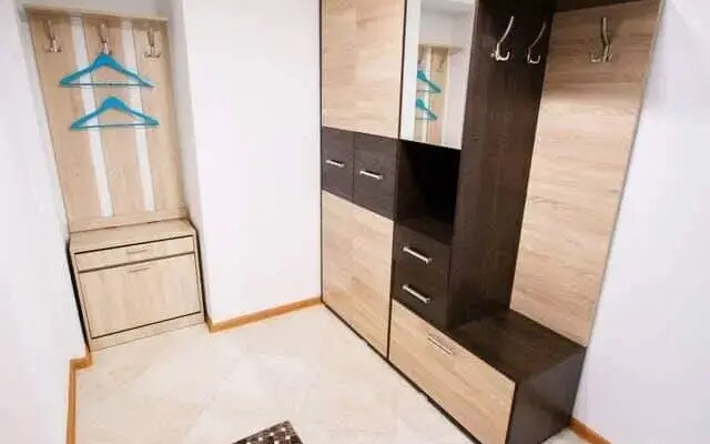 "5 Minutes To Nevskiy" Apartments