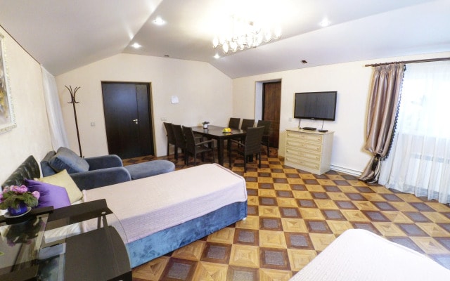 Guest house V gostyakh kak doma