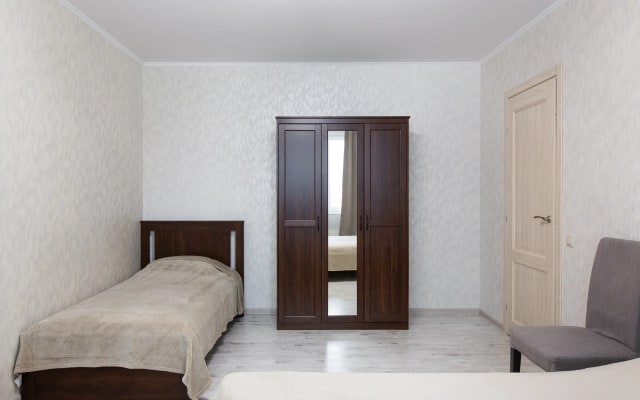 1b Krasnogrskij 46 Apartments