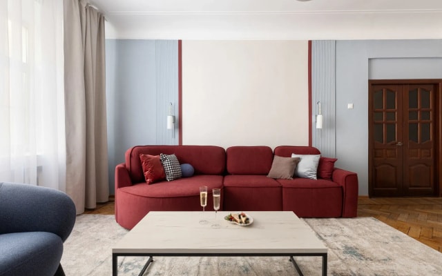 Квартира GM Apartments Четверка на Патриках в вишнёвых тонах