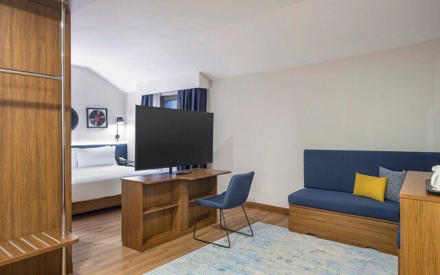 Отель Hampton by Hilton Istanbul Arnavutkoy