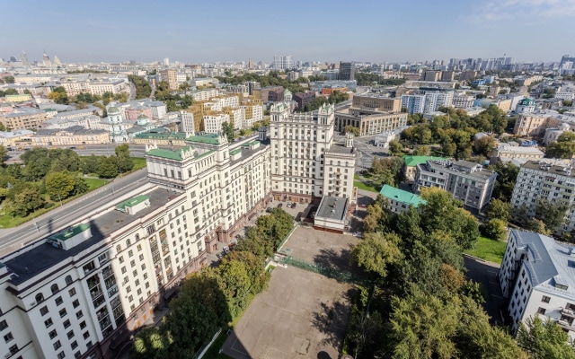 Апартаменты Улучшенные с Балконом на 21 Этаже: Изба/Котельническая Высотка