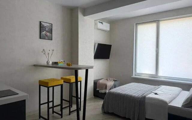 Апартаменты Prim Rooms Aura Yellow Splash