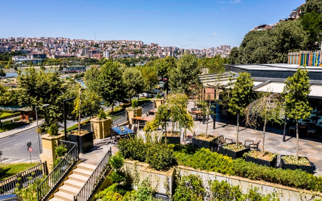 Отель Arise Golden Horn