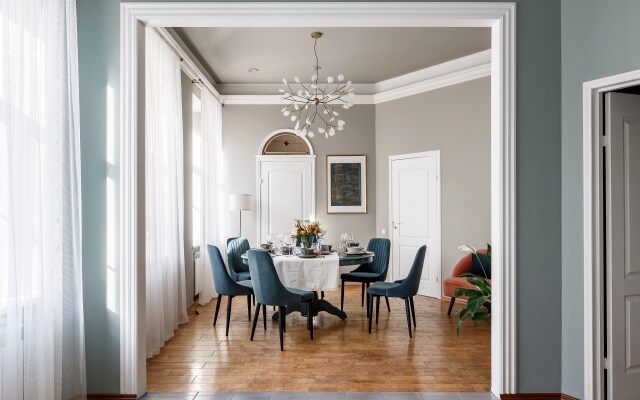 Апартаменты Minin Apartments у Эрмитажа 220 кв.м.