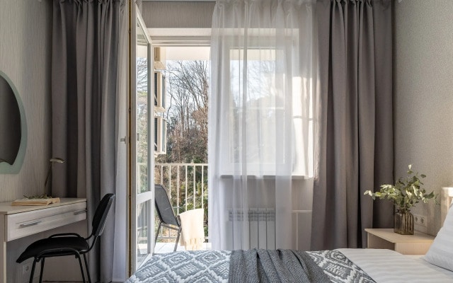 Апартаменты Дом у Дендрария Red apartments Сальвия