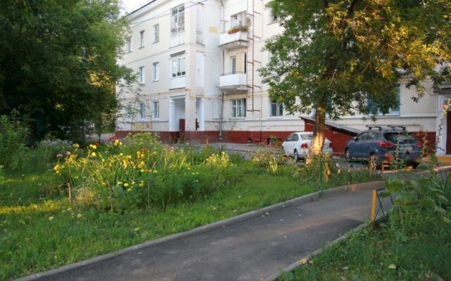 Апартаменты 2 on Skhodnenskaya 11