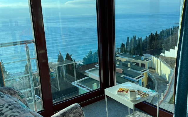 Апартаменты 70кв.м в Алуште с шикарным видом на море