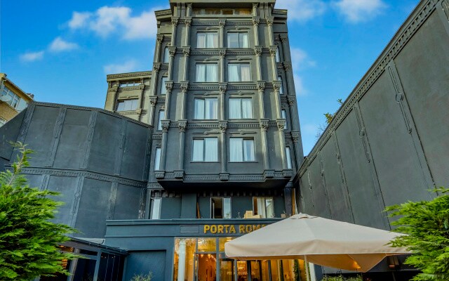 Porta Romanos Hotel