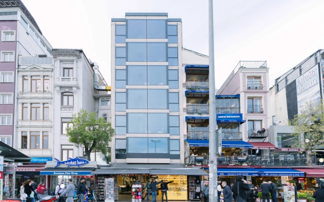 Отель DeCamondo Residence Karaköy