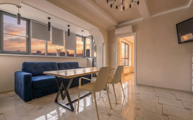 Апартаменты Central nearby Marriott 242