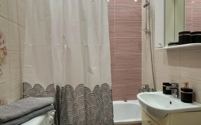 Квартира Уютная Трехкомнатная в Центре Дома от Ола Дома
