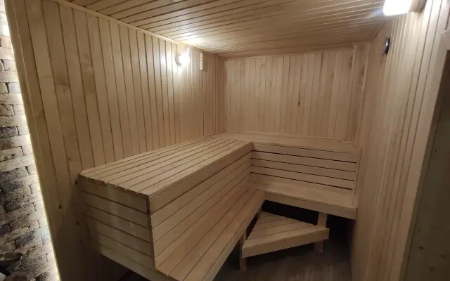 Частный Дом Большой с Баней в Неелово