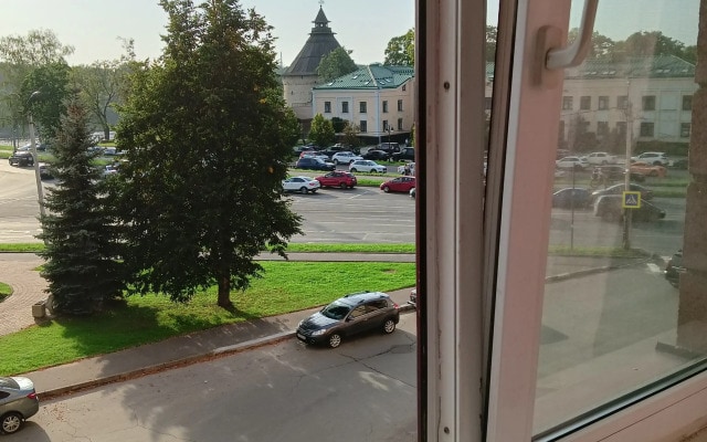 Квартира с Видом на Покровскую Башню и Реку Великую