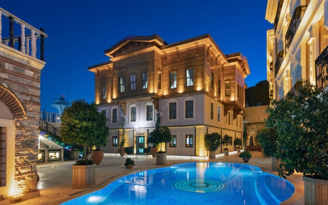 Отель Seven Hills Palace