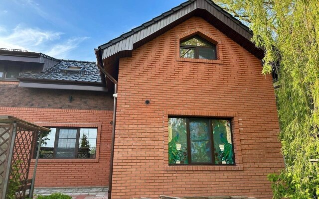 Частный дом на улице Лесопарковая Аллея 15