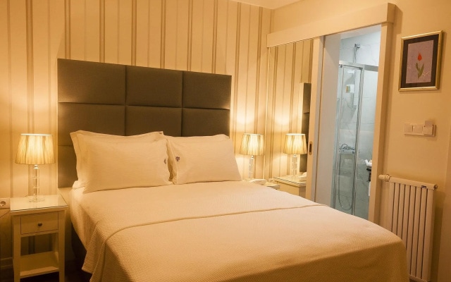 Отель Ten Rooms Istanbul Hotel