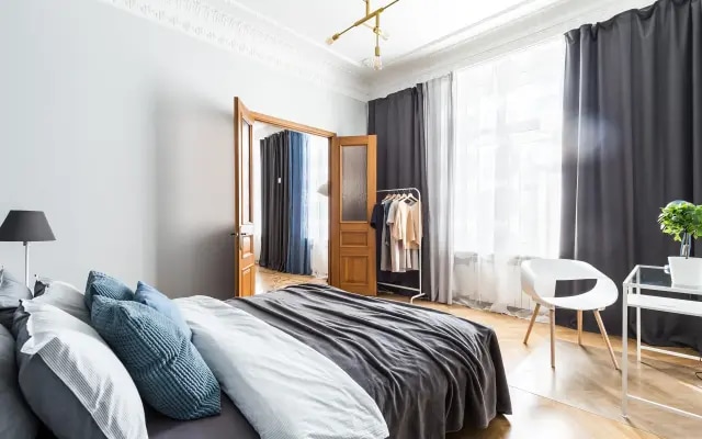 Апартаменты Avenue 180 кв.м с видом на Большую Конюшенную Улицу и Церковь Петра и Павла