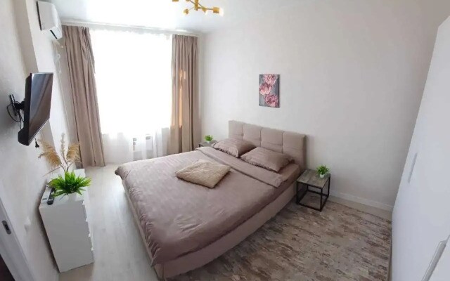 Квартира с Бacсeйнoм в ЖК Кипарис 301
