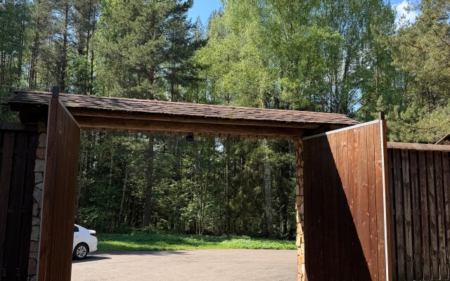 Частный дом Дом в лесу