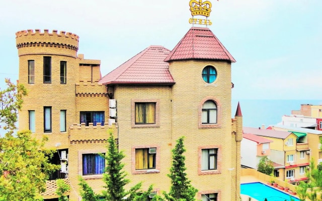 Курортный отель Корона