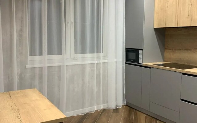 Квартира у тополя