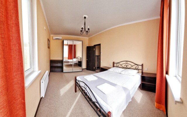 Частный дом Sunny Holiday Home