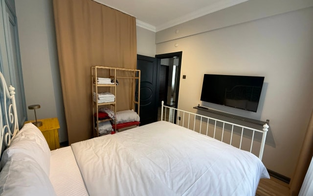 Апартаменты Stylish 2BR Near Sultanahmet w/ Projector & PS
