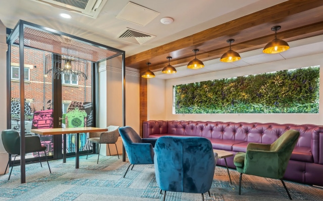 Апарт-отель Roomzzz London Stratford