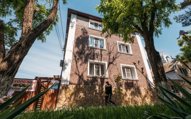 Меблированные комнаты ЭдиРоз на Крепостной