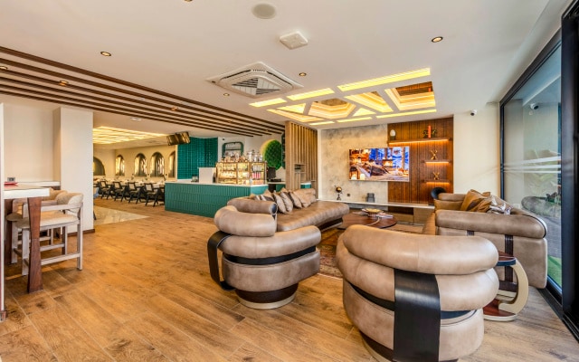 Hotel Elysian Airport
