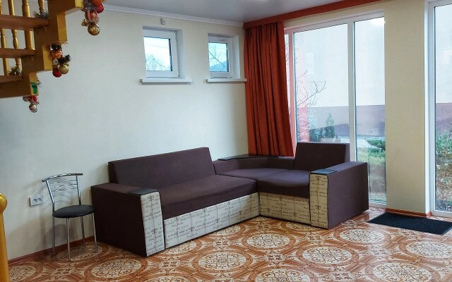 Частный дом Sunny Holiday Home