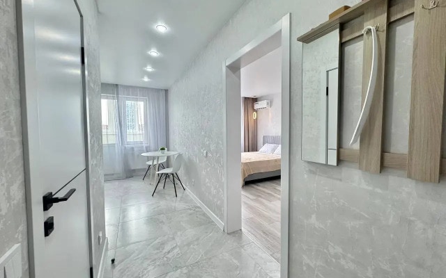 Квартира LikeHome на Братьев Хусаиновых 6