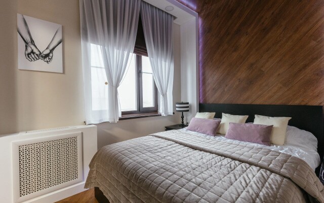 Апартаменты ROOM ROUR с видом на МОСТ ВЛЮБЛЕННЫХ