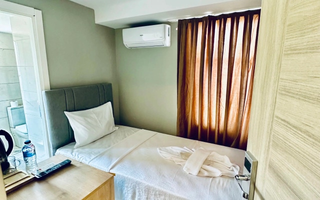 Отель The Hera Gold Hotel
