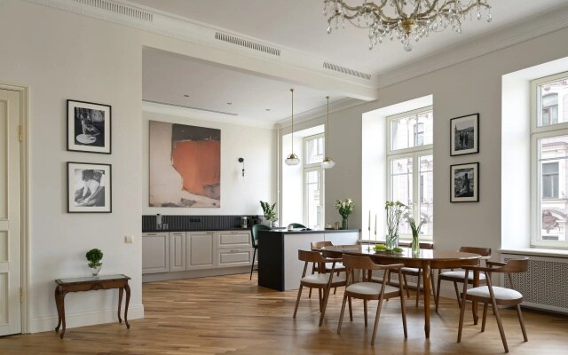 Апартаменты Minin Apartments с видом на Невский 150 кв.м.