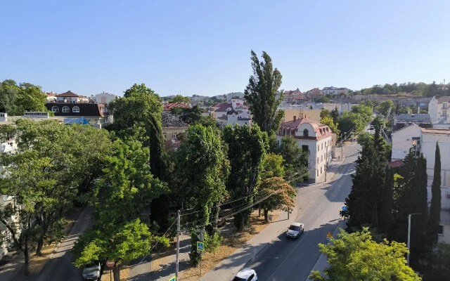 Квартира Просторная  3 комнатная квартира посуточно в центре Севастополя
