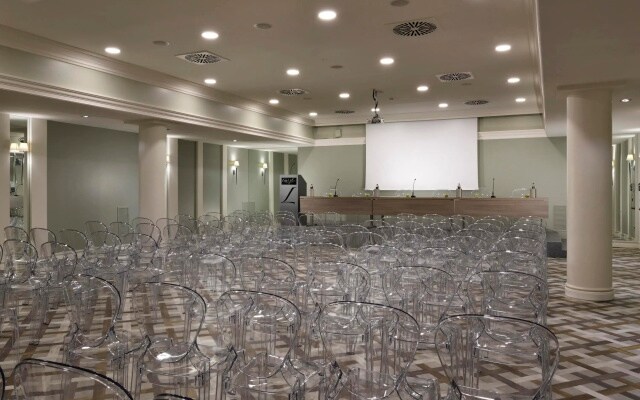 Leon's Place Hotel