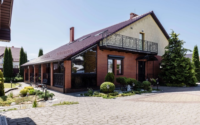 Вилла Malina and Pool