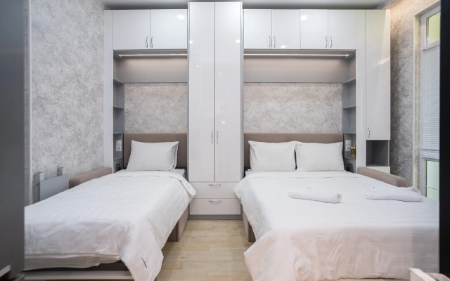 Апартаменты RED APARTMENTS Арт Лайт Сити апартамент Бенуа