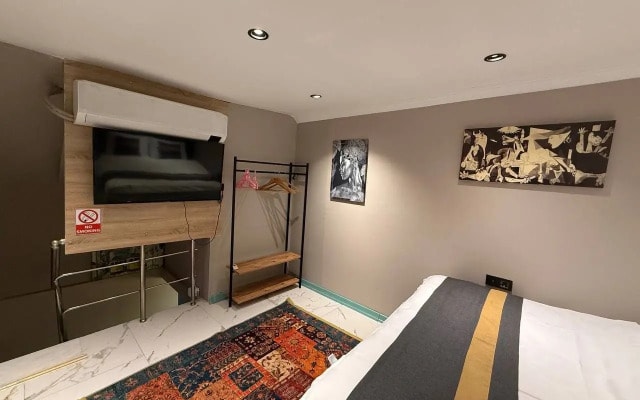 Апартаменты Cozy duplex with a private terrace near the metro