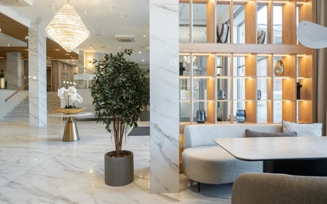 Отель Aura CityHotel
