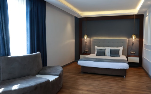 Revia Square Hotel