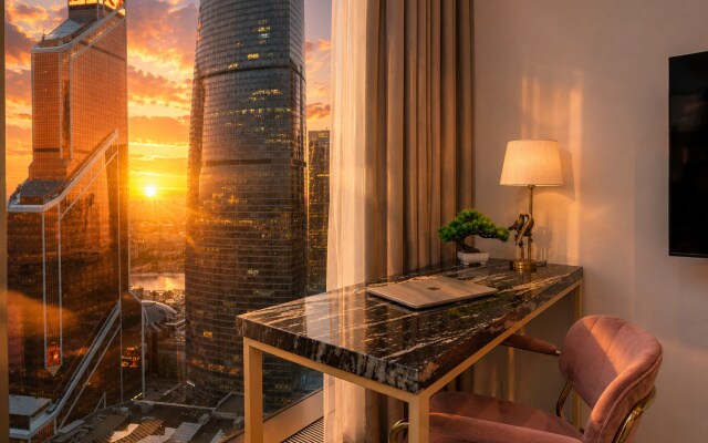 Апартаменты Sky City Moscow LUX Студия с большим окном с видом на все башни и город!