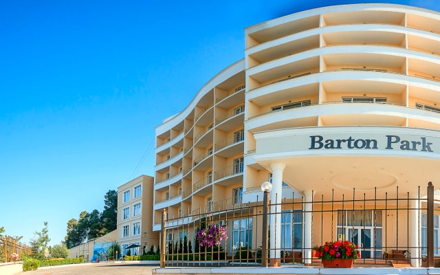 Отель Barton Park