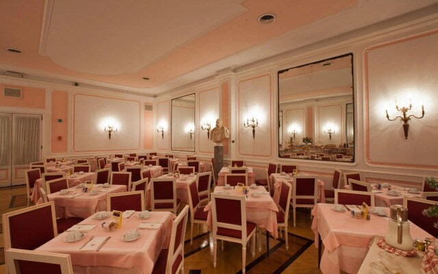 Отель Bettoja Massimo D'Azeglio
