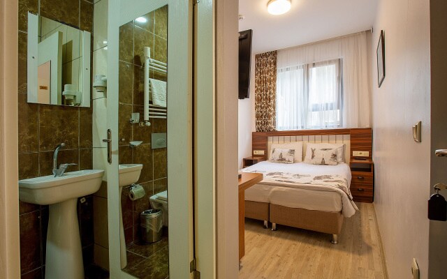 Отель Pera Sultan Suite