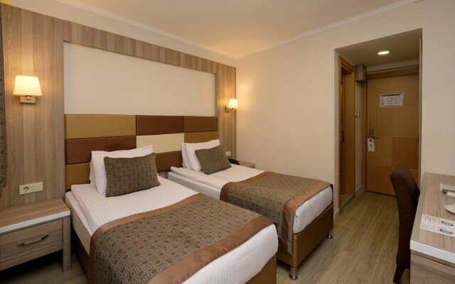 Pera Arya Hotel
