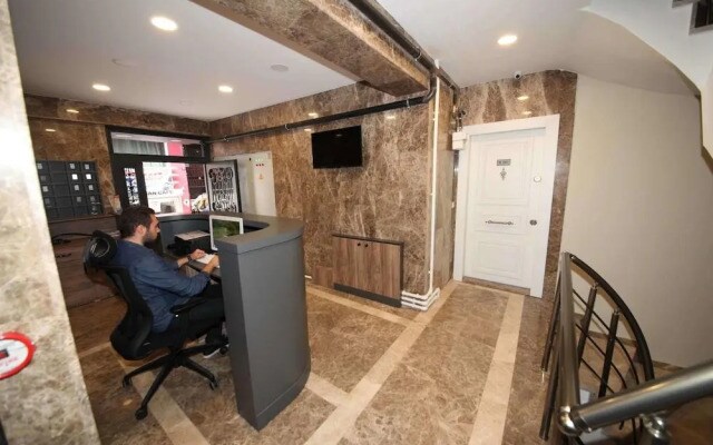 Hotel Corner Suite