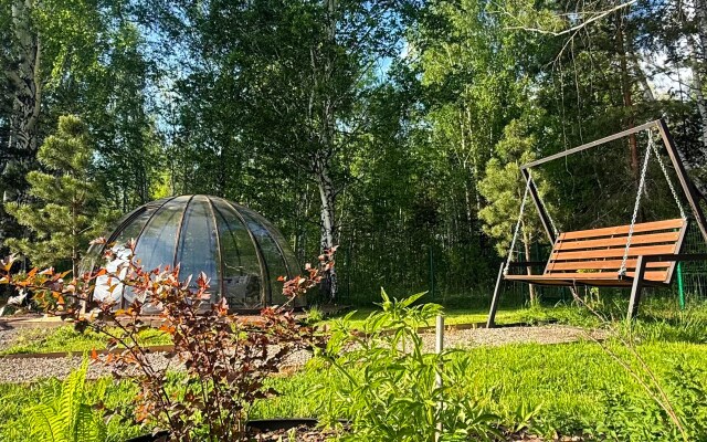 Частный дом Загородный дом в окружении леса